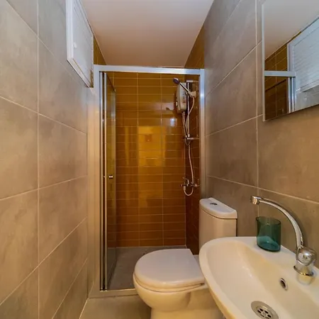 Vibrant And Central In Muratpasa Apartment